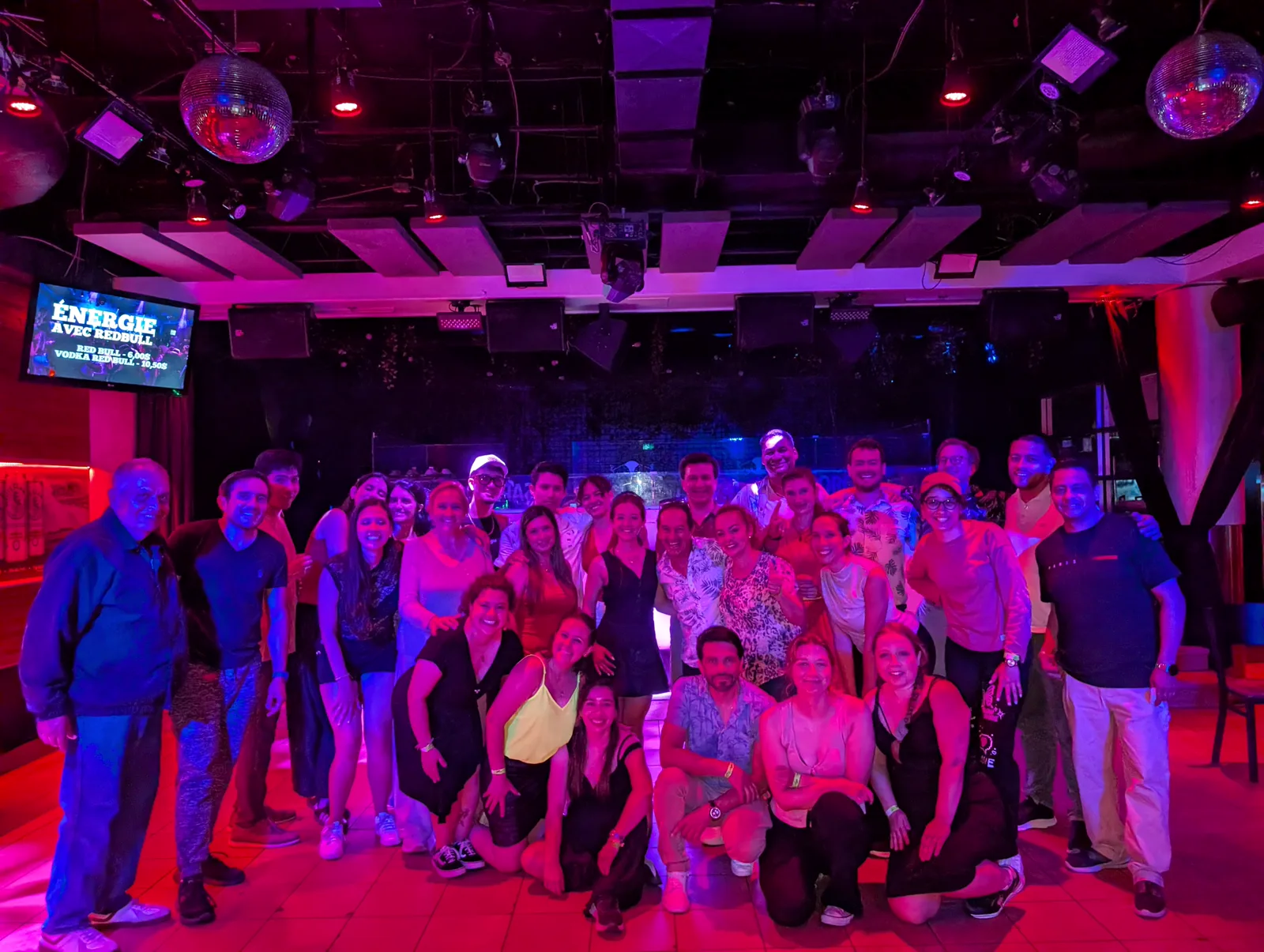 Ambiance sur la piste de danse à La Pachanga